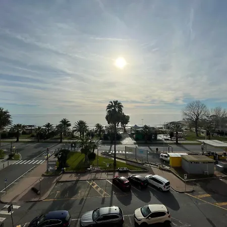 Piazza Doria 3 E 4 Locali Di Fronte Al Mare 公寓 *
