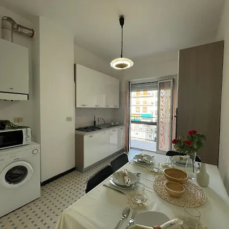 Lägenhet Piazza Doria 3 E 4 Locali Di Fronte Al Mare Marina dʼAndora