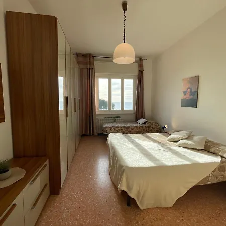 Lägenhet Piazza Doria 3 E 4 Locali Di Fronte Al Mare