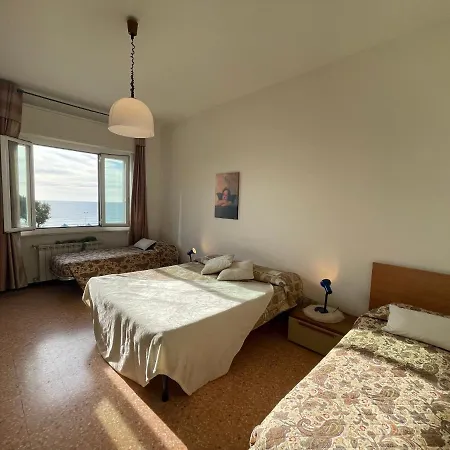 Lägenhet Piazza Doria 3 E 4 Locali Di Fronte Al Mare *