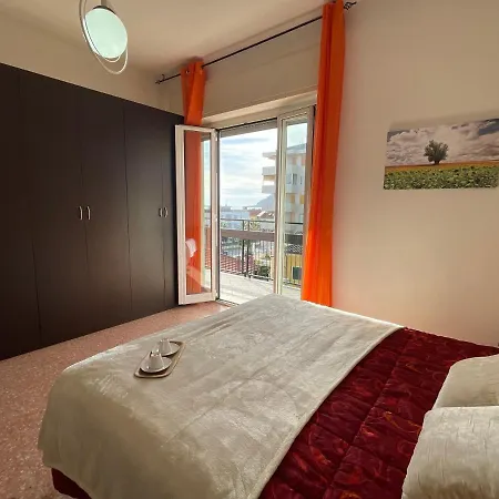Piazza Doria 3 E 4 Locali Di Fronte Al Mare Lägenhet