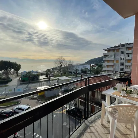 Piazza Doria 3 E 4 Locali Di Fronte Al Mare * Marina dʼAndora