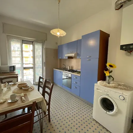 Piazza Doria 3 E 4 Locali Di Fronte Al Mare Lägenhet Marina dʼAndora