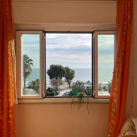Lägenhet Piazza Doria 3 E 4 Locali Di Fronte Al Mare *
