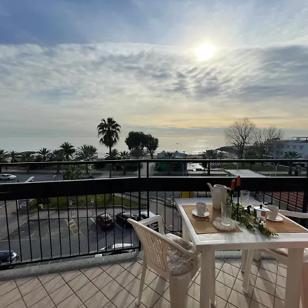 Piazza Doria 3 E 4 Locali Di Fronte Al Mare Apartment *