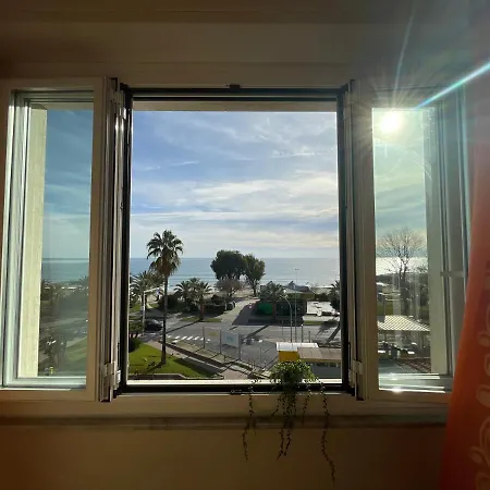Piazza Doria 3 E 4 Locali Di Fronte Al Mare Lägenhet *
