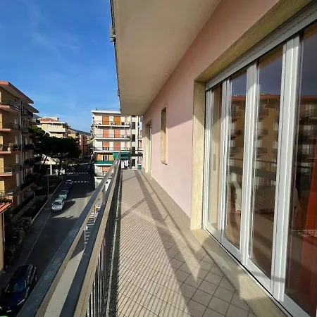 Piazza Doria 3 E 4 Locali Di Fronte Al Mare Lägenhet *