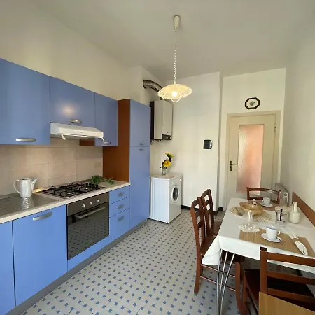 Piazza Doria 3 E 4 Locali Di Fronte Al Mare Lägenhet *
